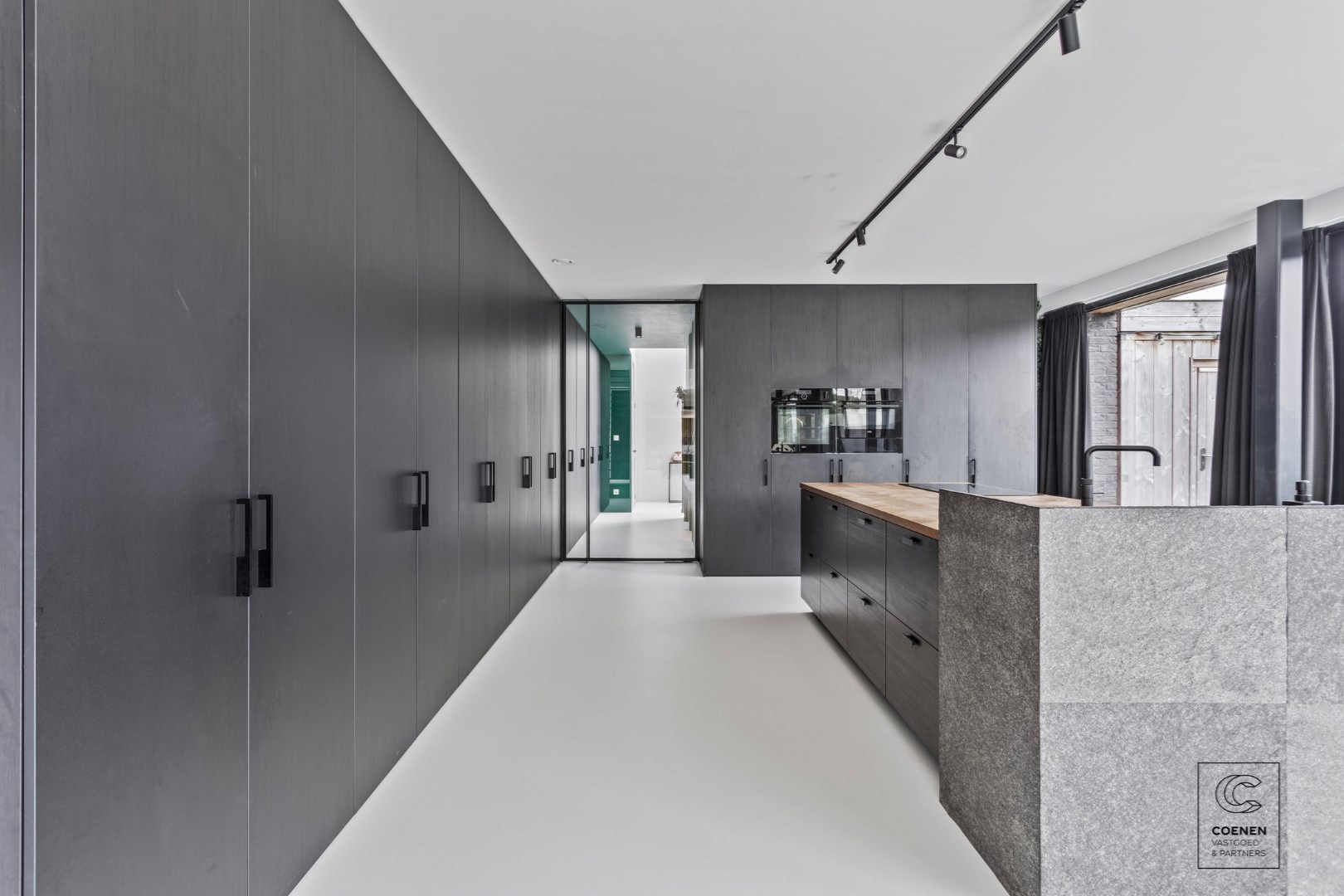 Prachtig verder af te werken HOB van 320 m² in een doodlopende straat! 