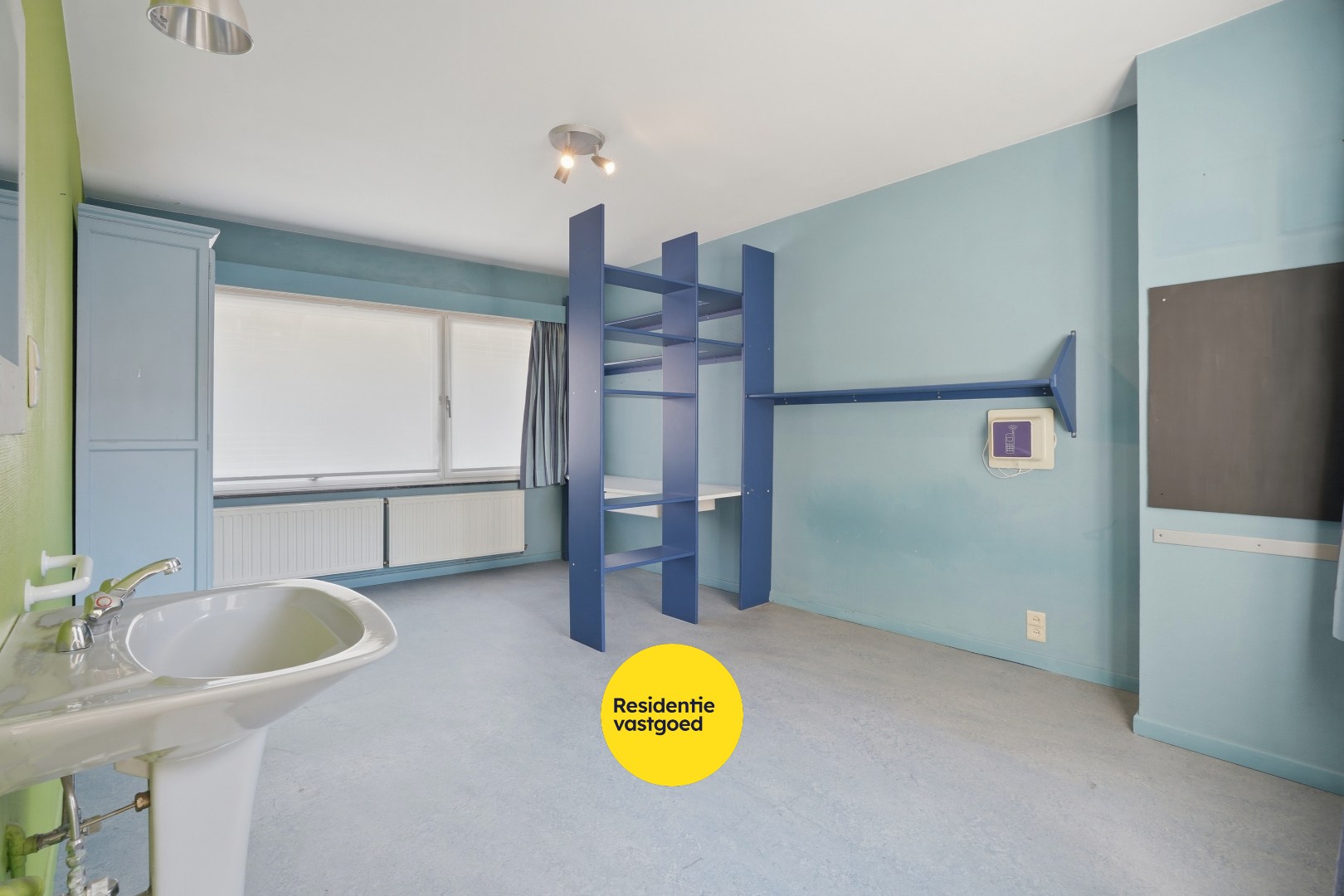 Multifunctionele woning met handelsruimte in hartje Veurne. 