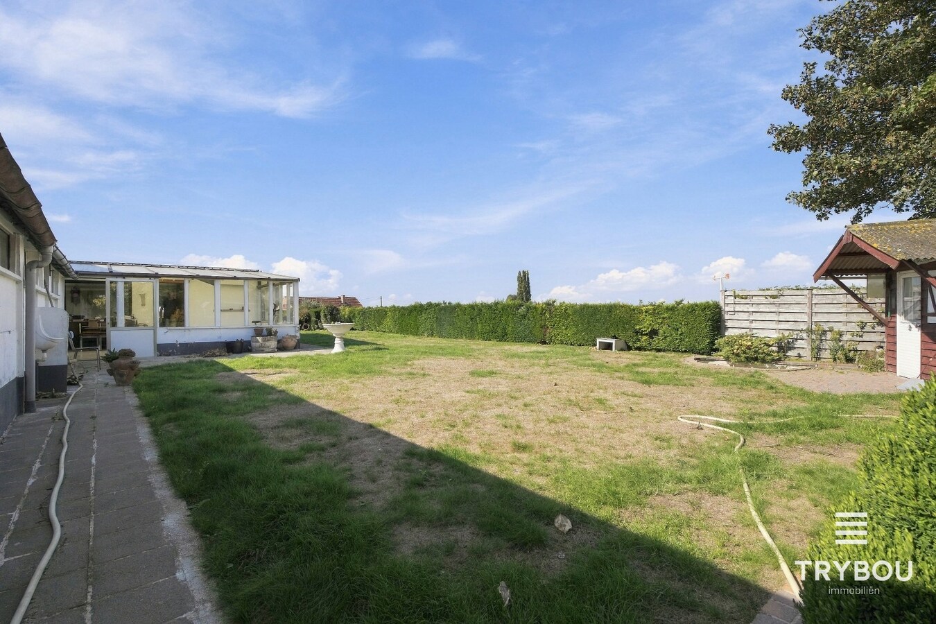 Landelijk gelegen woning met opslagplaats op 3687m² in Merkem! 