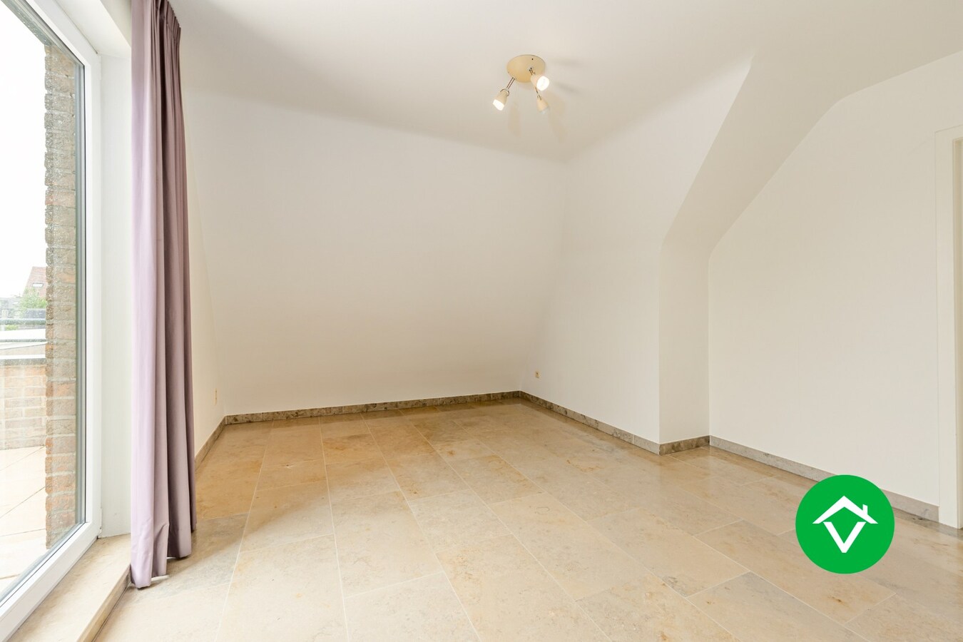 Prachtig gelegen penthouse met 3 slaapkamers en garage in centrum Torhout 