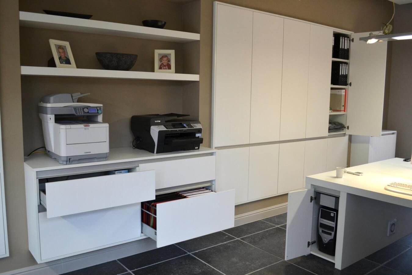 Charmante nieuwbouwvilla met bijgebouwen op 2.340 m² te St-Gillis-Waas. 