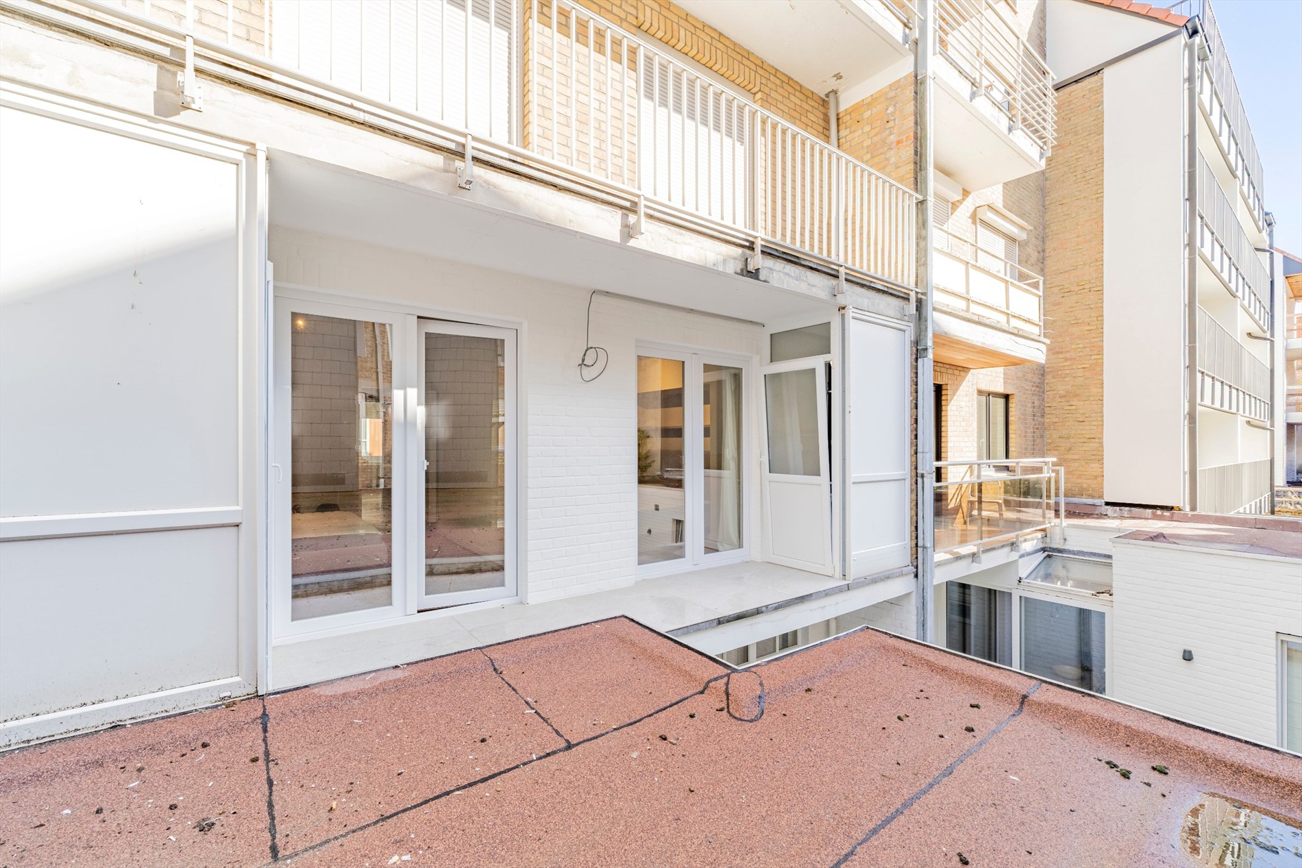 Prachtig ruim appartement met 3 slaapkamers en terras centraal gelegen op de Zoutelaan te Knokke. 