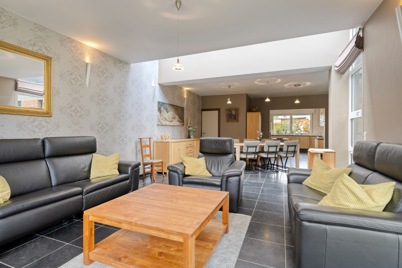 Halfopen bebouwing met 4 slaapkamers en bureau, ruime garage, kelder en zolder in Holsbeek! - EPC 161 kWh/m² - bewoonbare opp. 288 m² 
