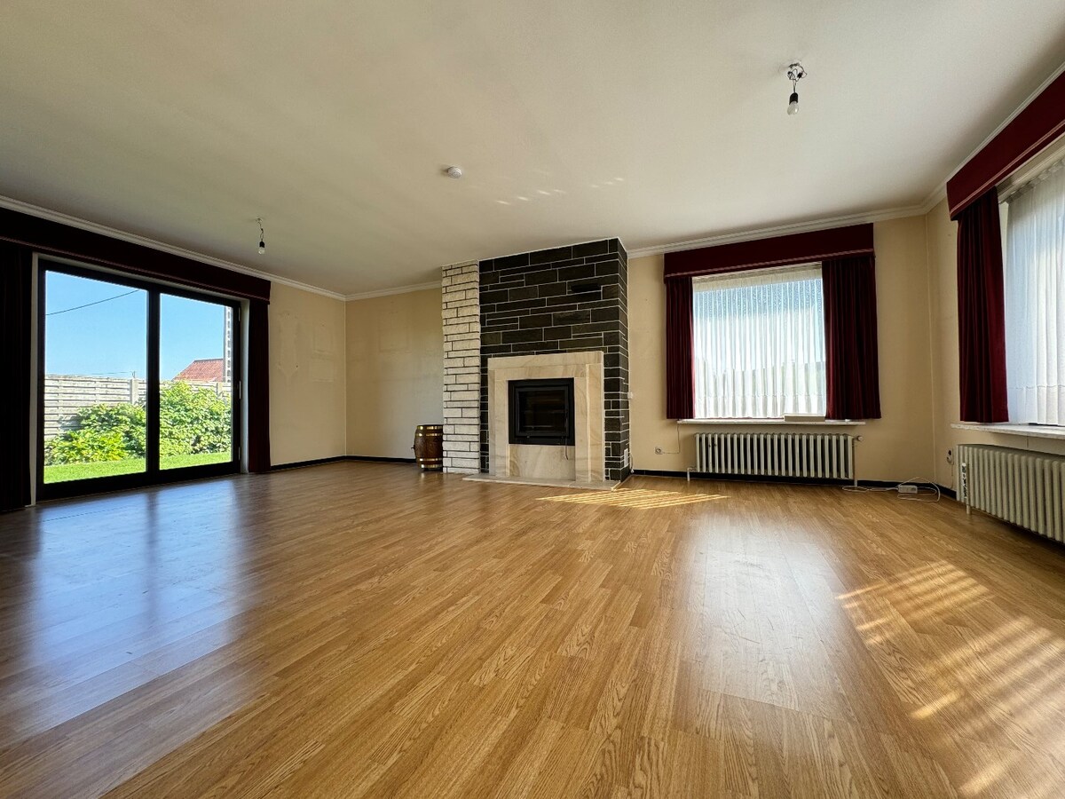 Alleenstaande woning met 4 slaapkamers en garage te Westende 