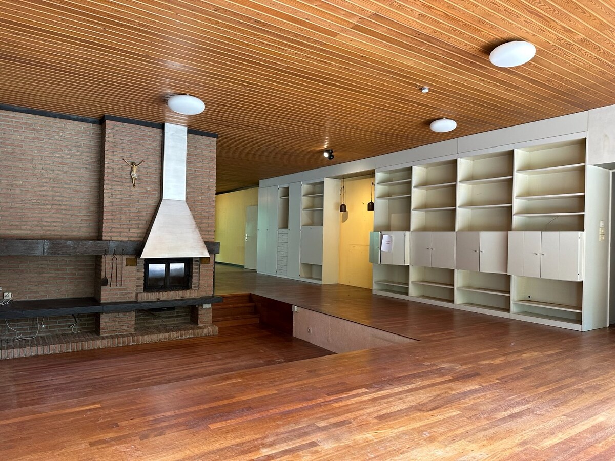 Ruime te renoveren woning met 5 slaapkamers op 1.250 m² 