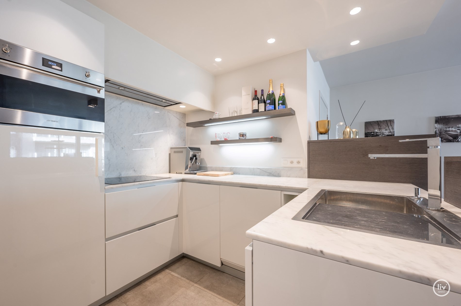 Appartement prêt à emménager avec 3 chambres dans un emplacement de premier choix près de la place Rubens et de la plage. Possibilité d'acheter un parking au rez-de-chaussée de la résidence. 