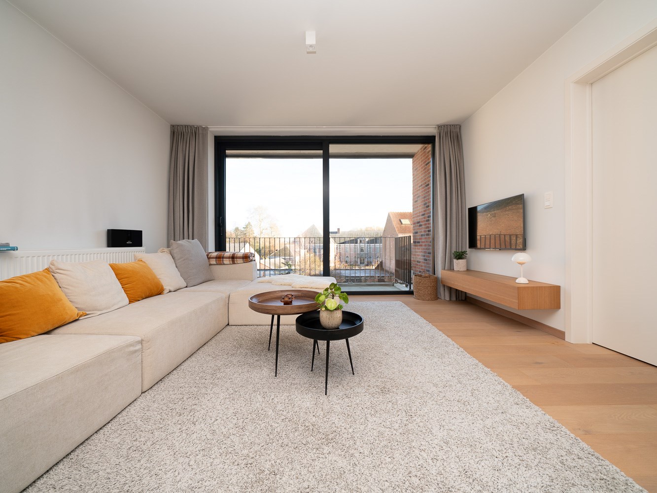 Recent 2-kamer appartement met terras, parking en kelder 