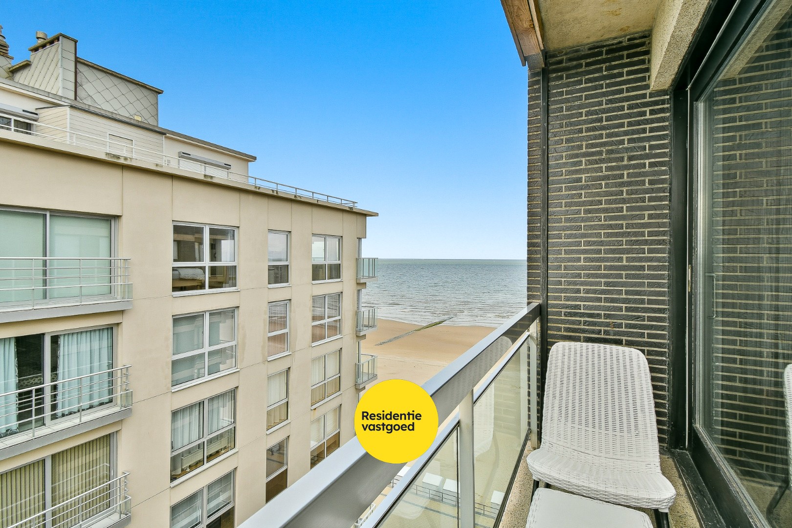 Appartement met zijdelings zeezicht en prachtig verzicht 
