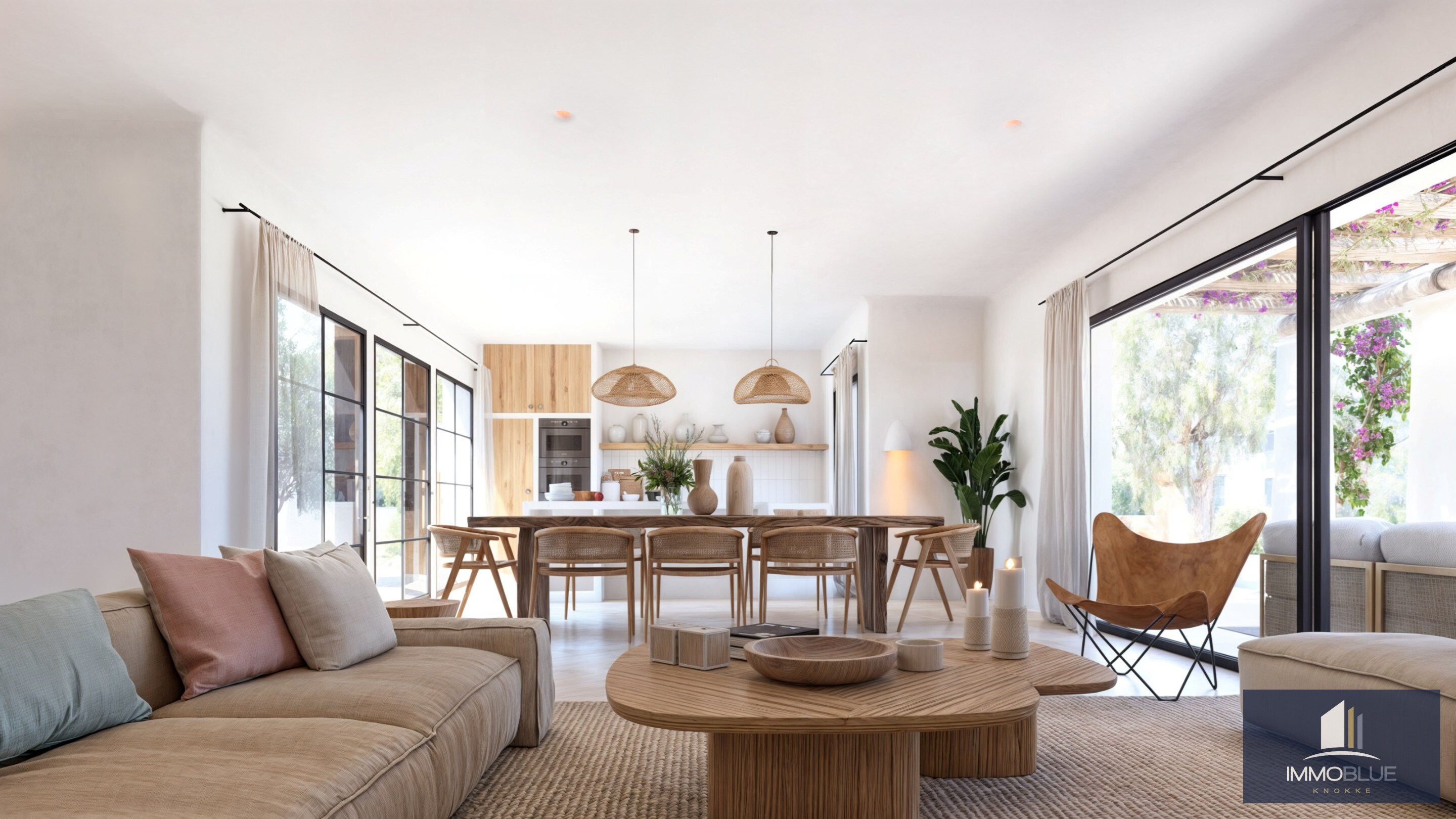 Villaproject in Ibiza-stijl, gelegen op een paar meter van de zee. 