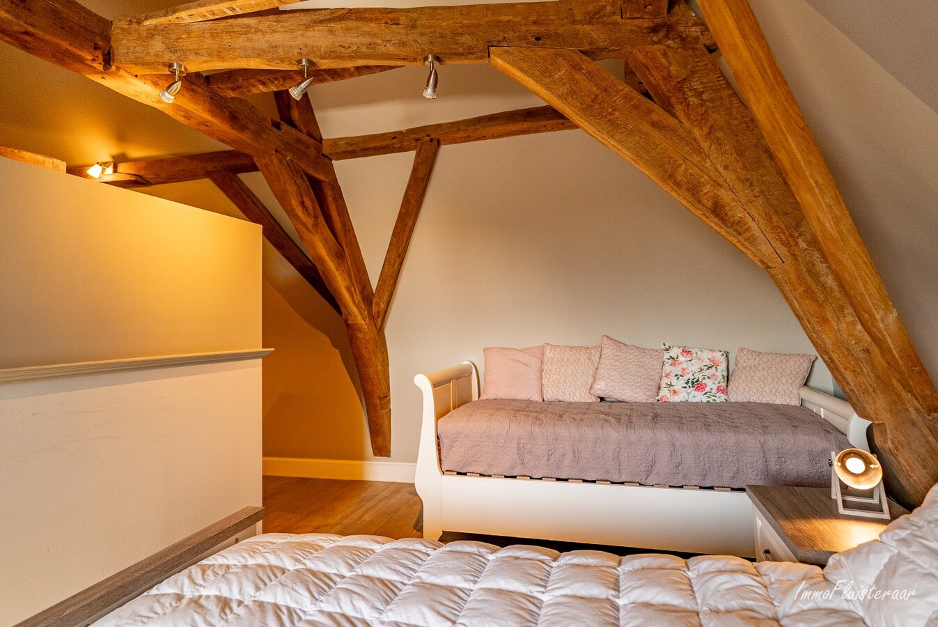 Uitzonderlijke woning met paardenaccommodatie, binnen- en buitenpiste op ca. 9,4 ha te Haacht 