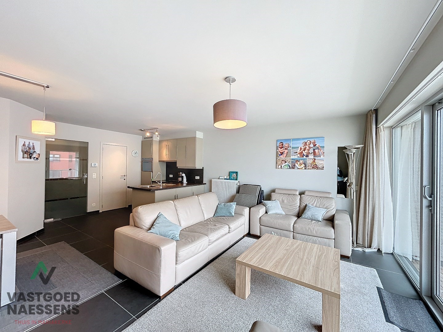 Appartement prêt à emménager avec 2 chambres et vue latérale sur la mer. 