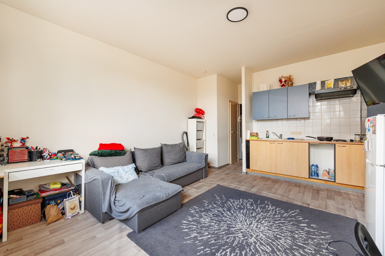 Vergunde opbrengsteigendom met 3 appartementen én handelsruimte! 