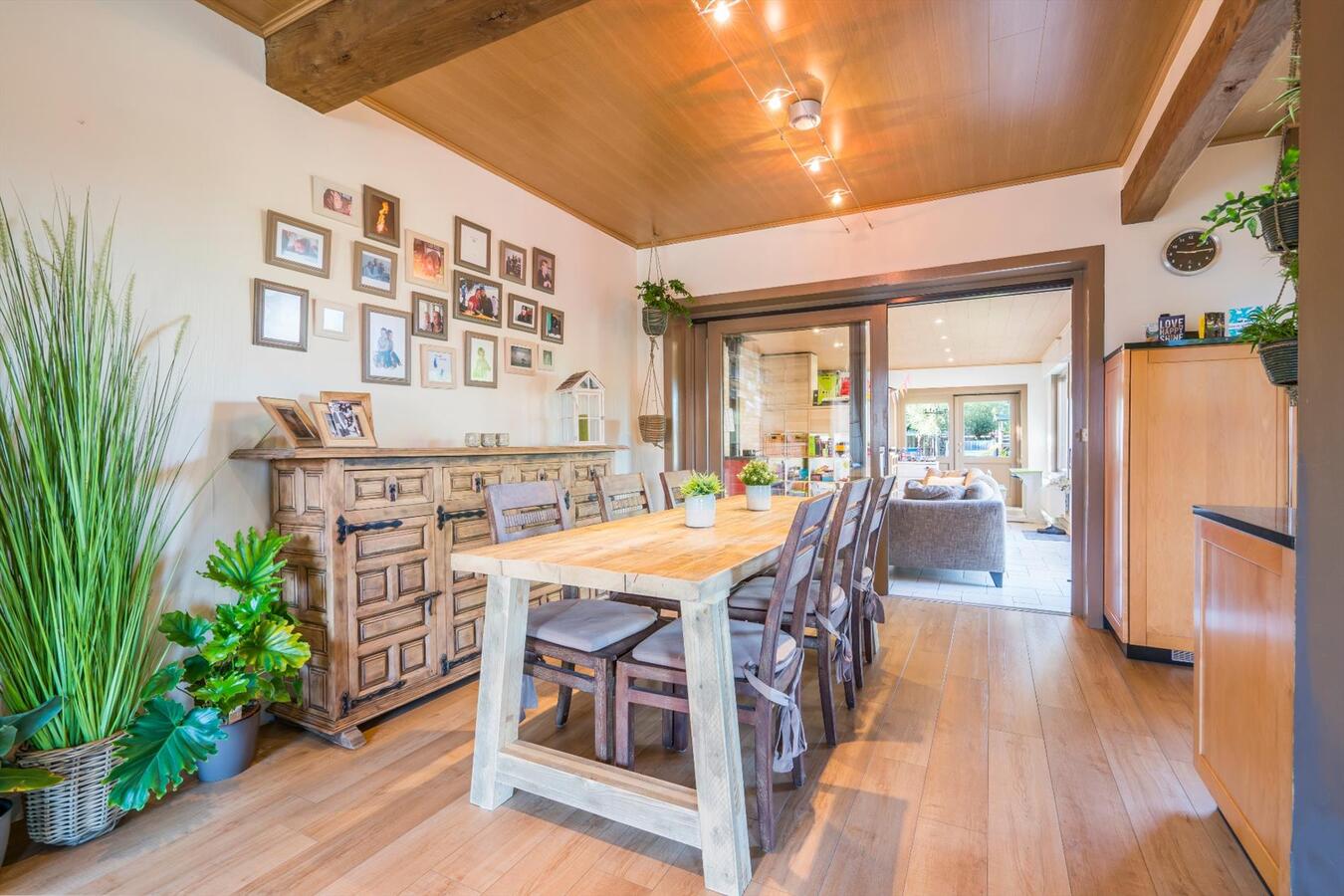 Rustige gelegen, vrijstaande woning met ruime nieuwbouwgarage 