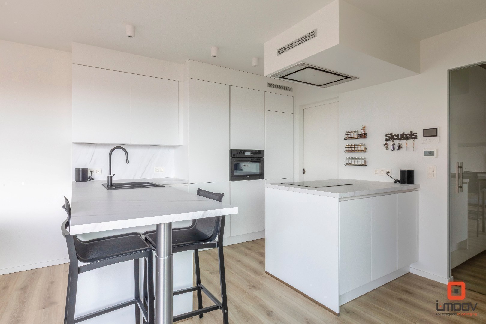 Recent luxueus appartement (2023) met 2 slaapkamers, terras en parkeeroptie in gebouw nabij Dampoort 