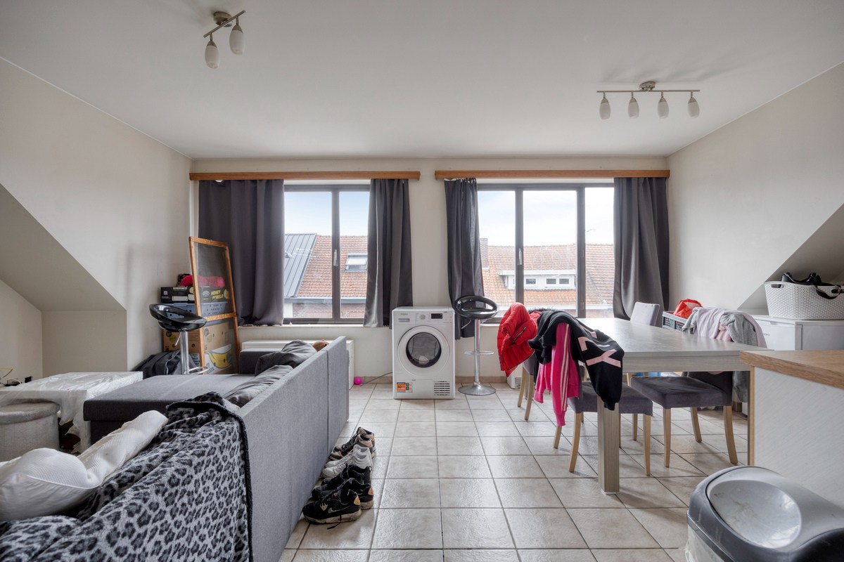 Opbrengsteigendom met 3 appartementen en 7 garages 