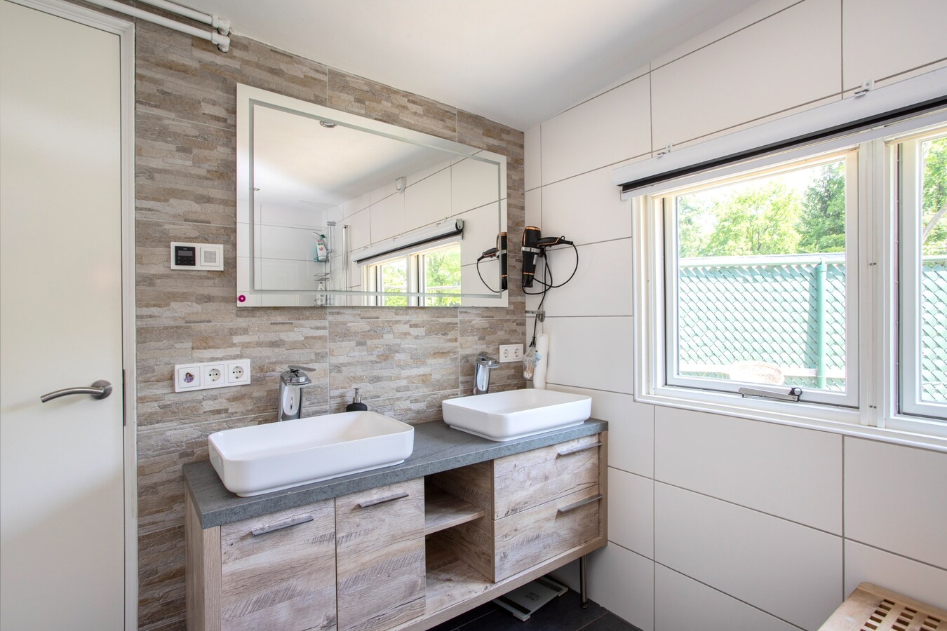 Instapklare recreatiewoning op park 'Brabantse Kempen' te Lage Mierde. 