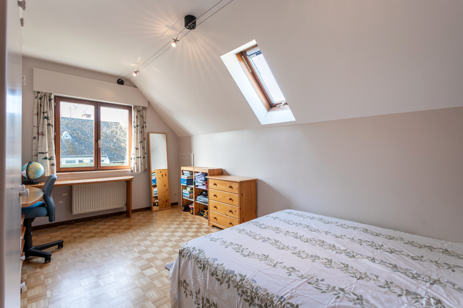 Instapklare gezinswoning met 5 slaapkamers, 2 badkamers en EPC B op topligging in Wezembeek-Oppem 