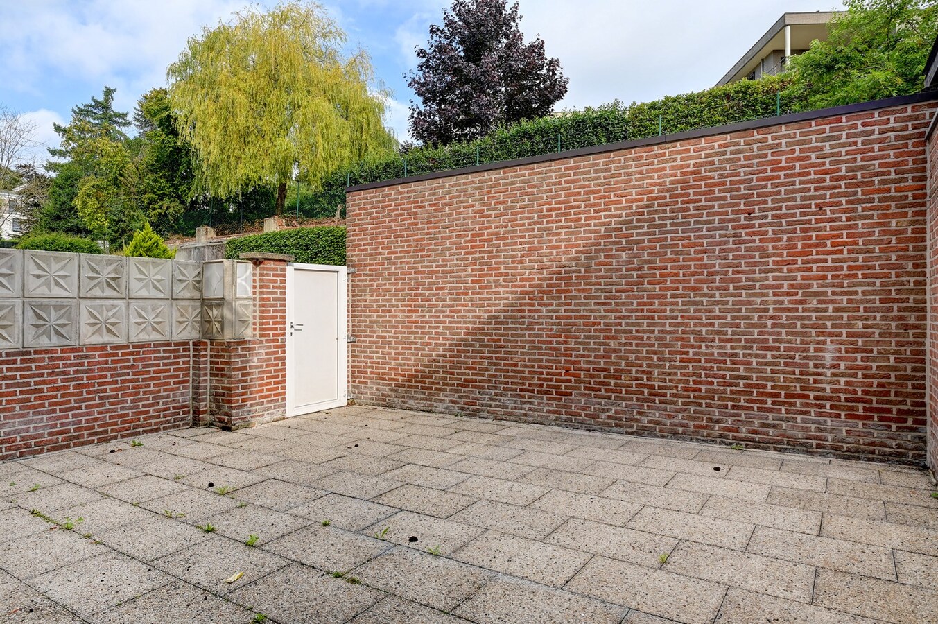 Centraal gelegen appartement met ondergrondse garage en groot terras 