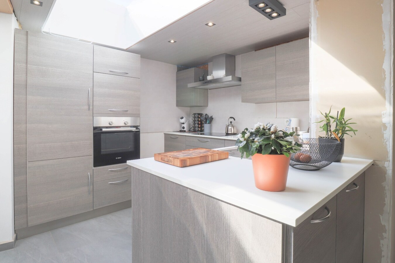 Ruime en recent gerenoveerde gezinswoning met garage te koop ! 