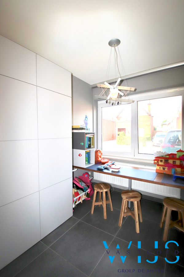 INSTAPKLAAR woonhuis met ZUIDgerichte tuin te Boekhoute ! 