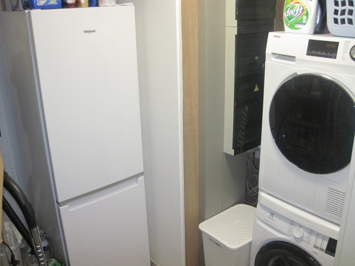 LUXUEUS 3-SLPK-APPARTEMENT  (zonder vaste kosten!). 