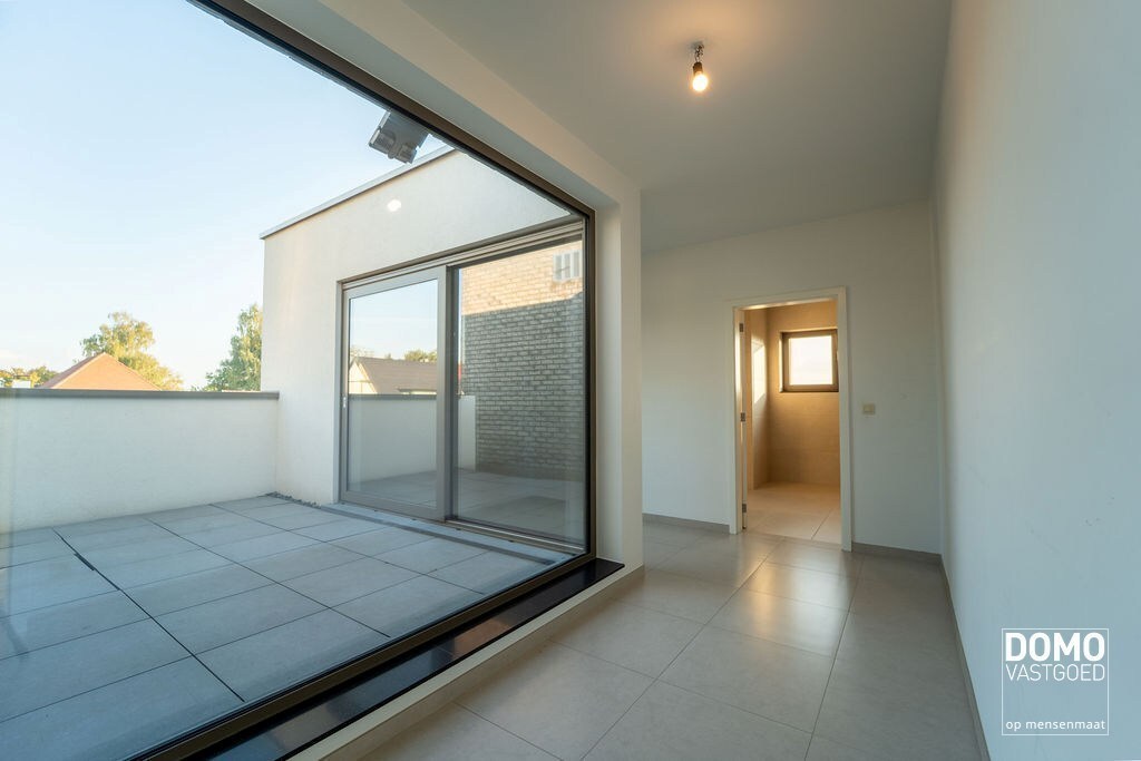 LUXE PENTHOUSE APPARTEMENT VAN 192 M² MET 3 SLAAPKAMERS, 2 TERASSEN, EN ONDERGRONDSE GARAGEBOX IN HASSELT (SINT-LAMBRECHTS-HERK) 