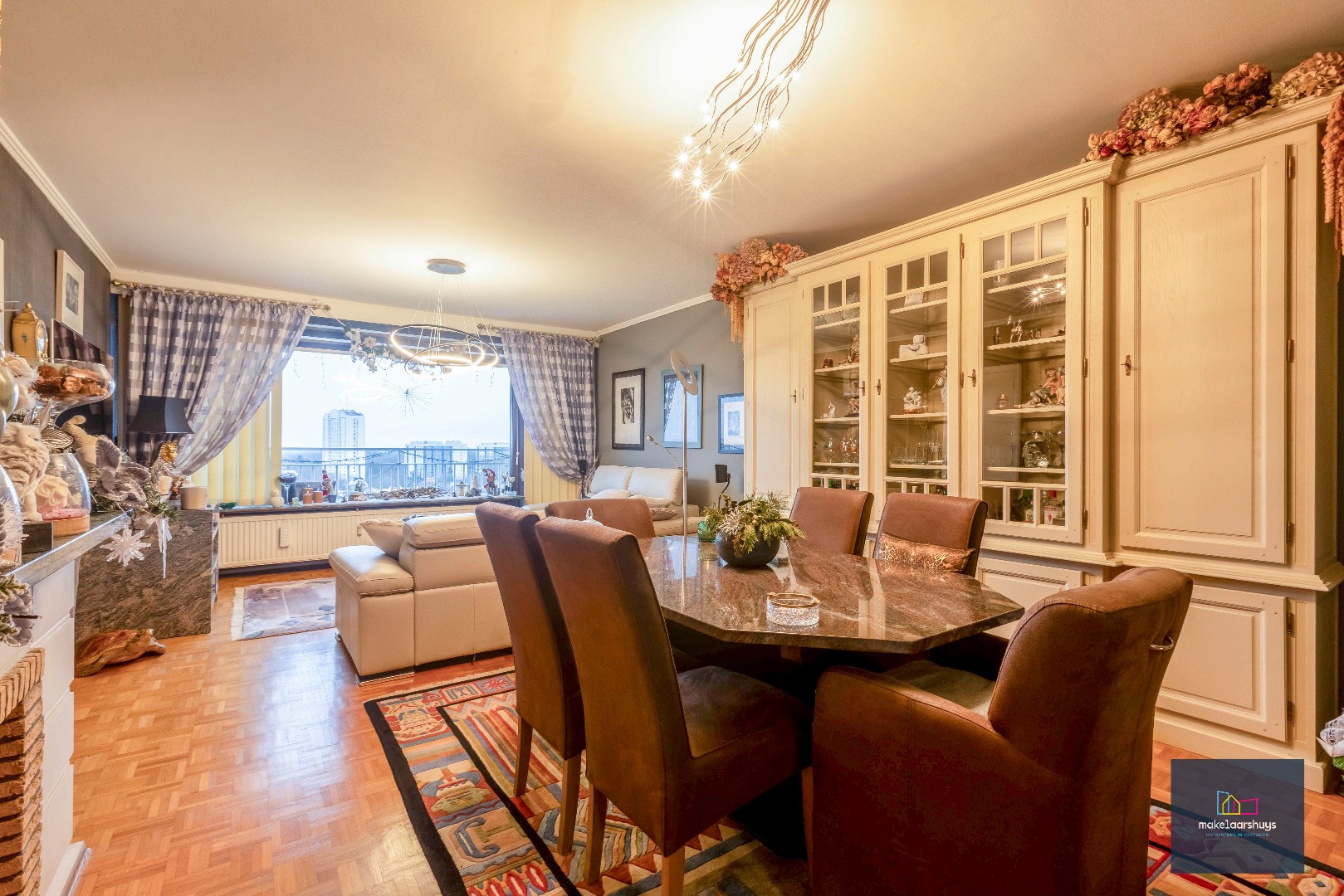 Ruim 2 slaapkamerappartement met garagebox nabij de Blaarmeersen 