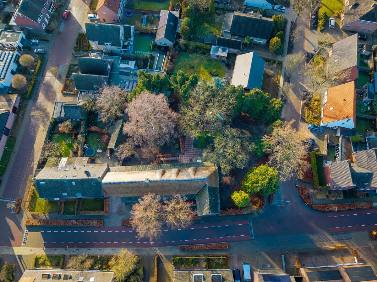 Imposante herenboerderij gelegen in het hart van Hoogeloon. 