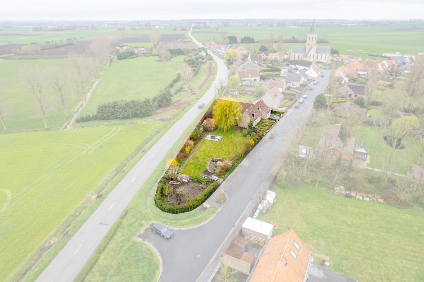 Woning met 4 slaapkamers en grote tuin te Koekelare 