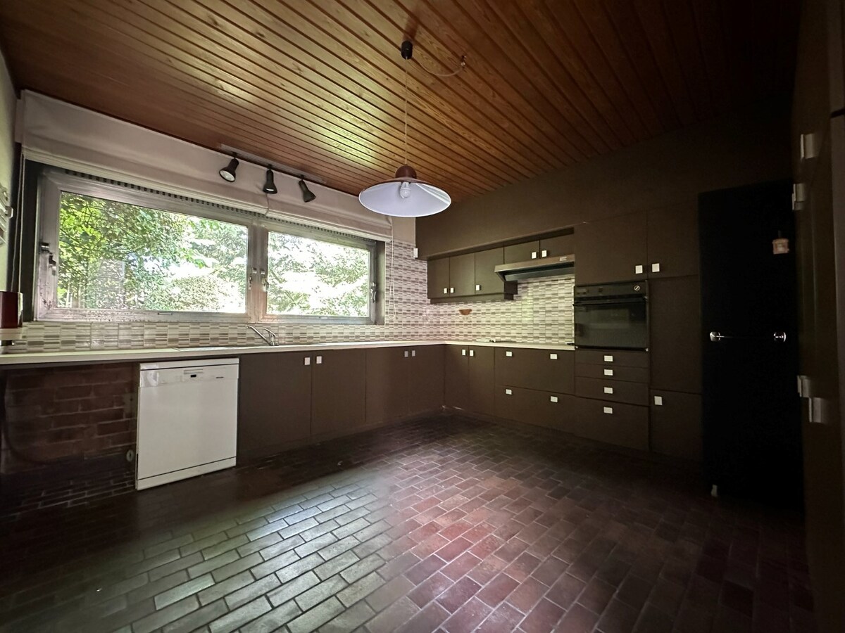 Ruime te renoveren woning met 5 slaapkamers op 1.250 m² 