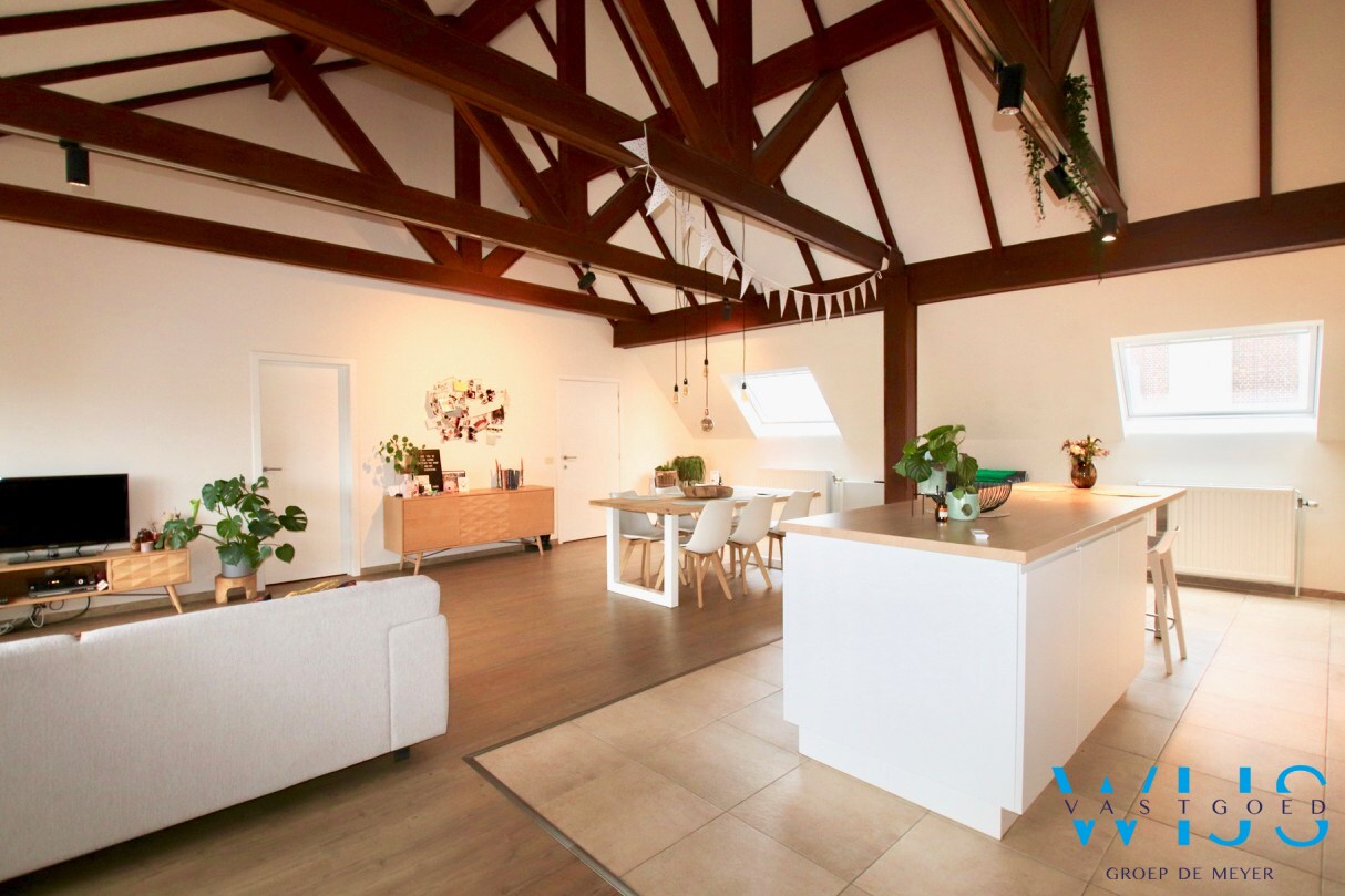 Uniek dakappartement te CENTRUM EVERGEM ! 
