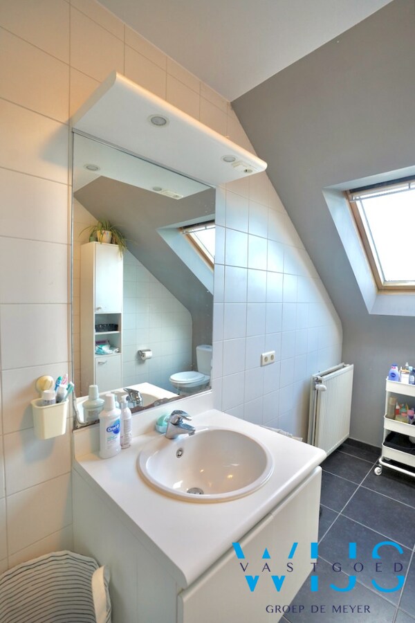 Instapklaar &amp; energiezuinig appartement in HET centrum van Ertvelde ! 