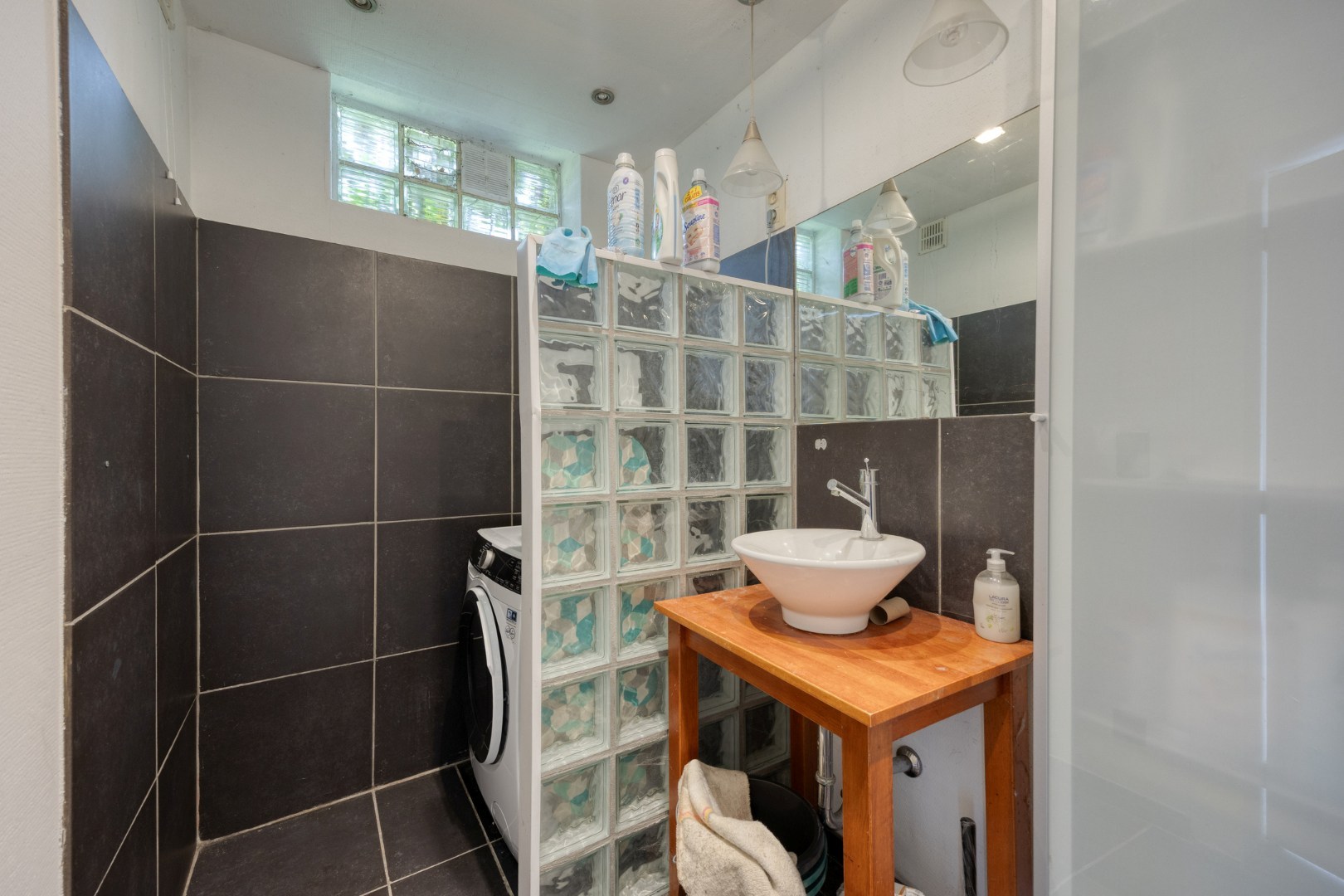 Ruime stadswoning met achteruitgang via Janseniusstraat met 4 slaapkamers, garage en tuin te Leuven- EPC 239kwh/m2 