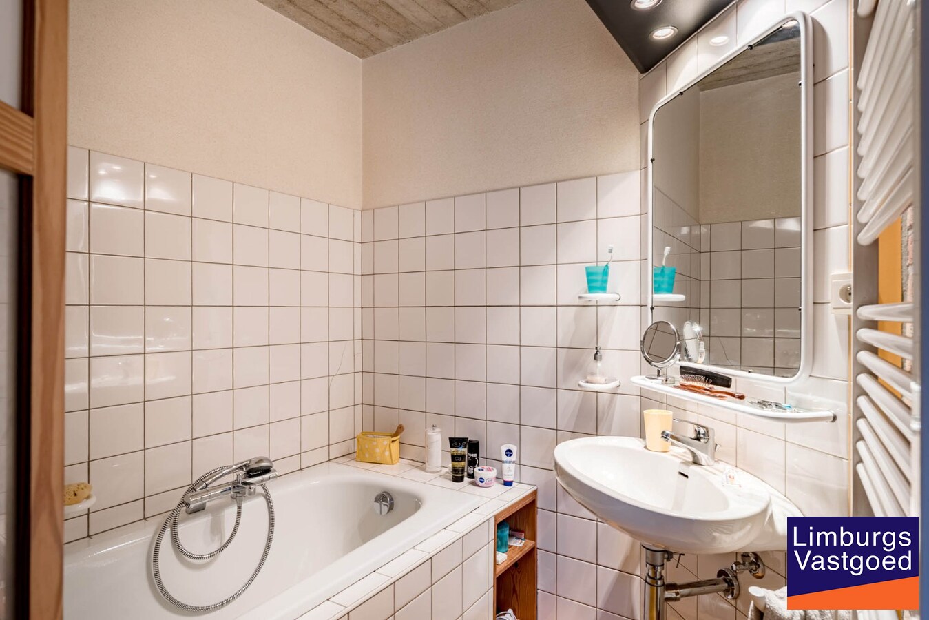 Gezinswoning met zuidgerichte tuin en garage, 5a 85ca 