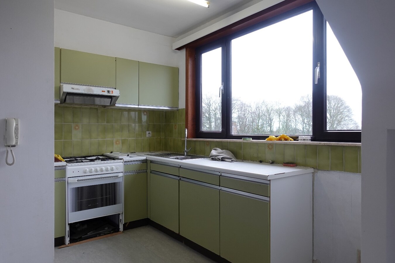 Opbrengsteigendom met 5 appartementen, 2 studio's en 4 garageboxen in Gistel 