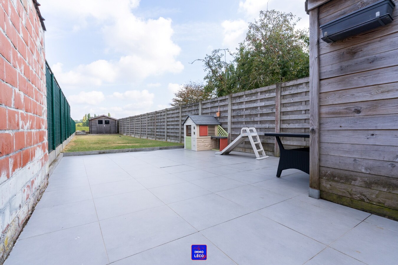 Maison rénovée idéalement située, au calme, avec jardin, un véritable COUP DE CŒUR ! 