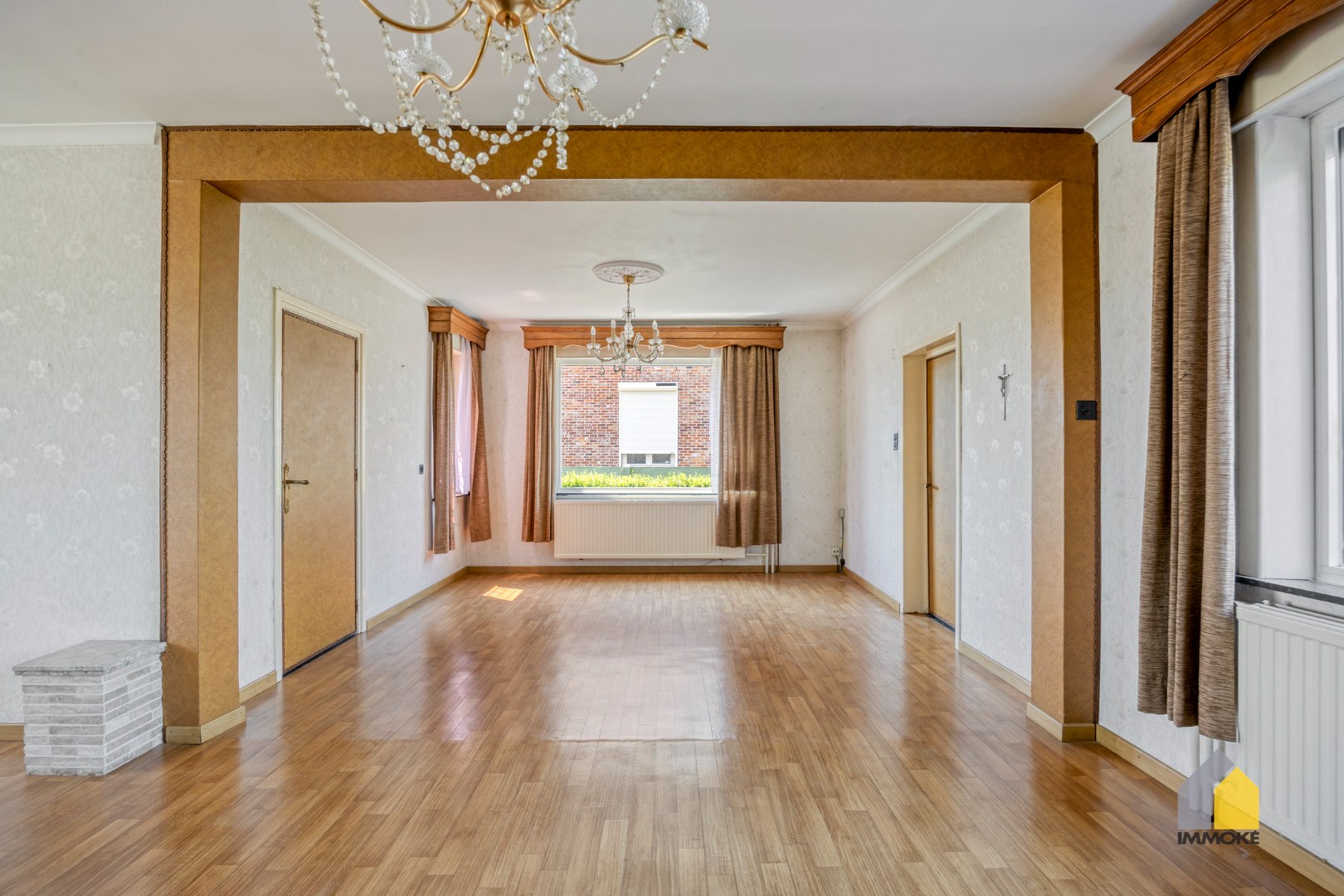 Karaktervolle, halfvrijstaande woning op 7a 31ca met aangrenzend weiland 16a 50ca. 