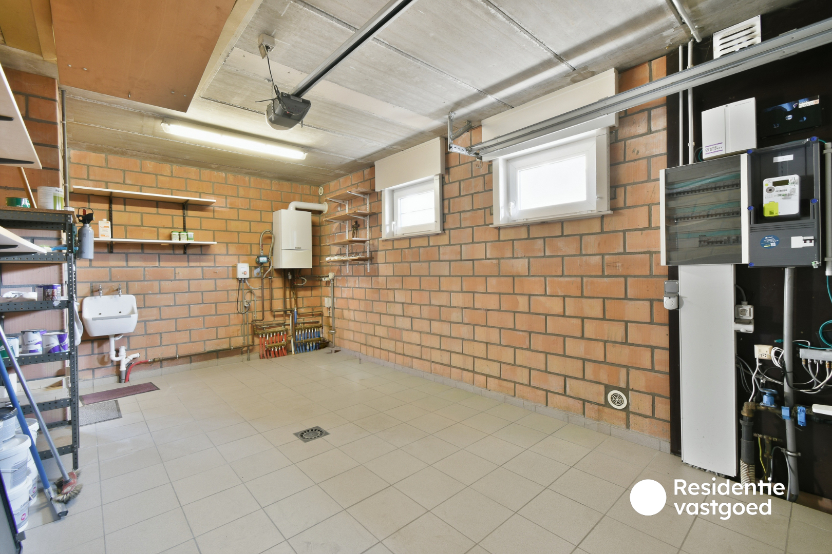 Verzorgde alleenstaande bungalow met tuin, garage en groot terras in het rustige Ettelgem 