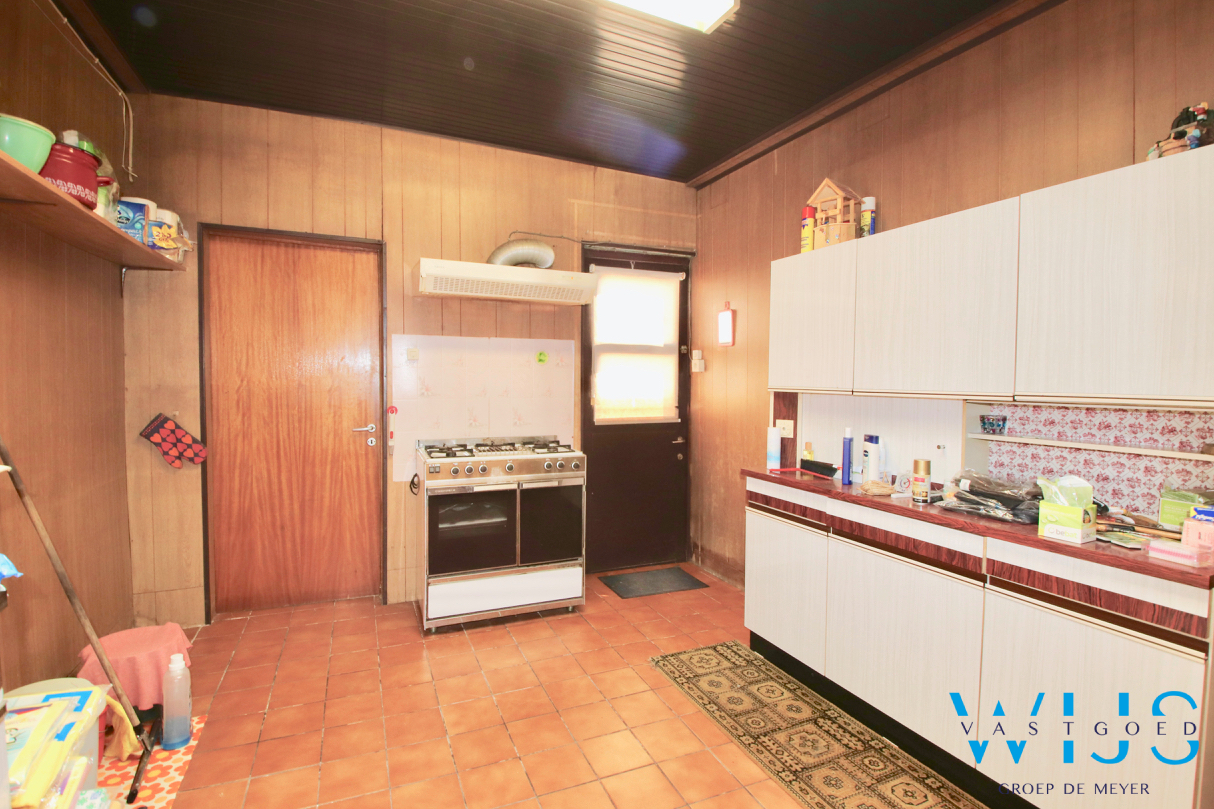 Te renoveren woonhuis op een zeer rustige ligging te Zelzate ! 