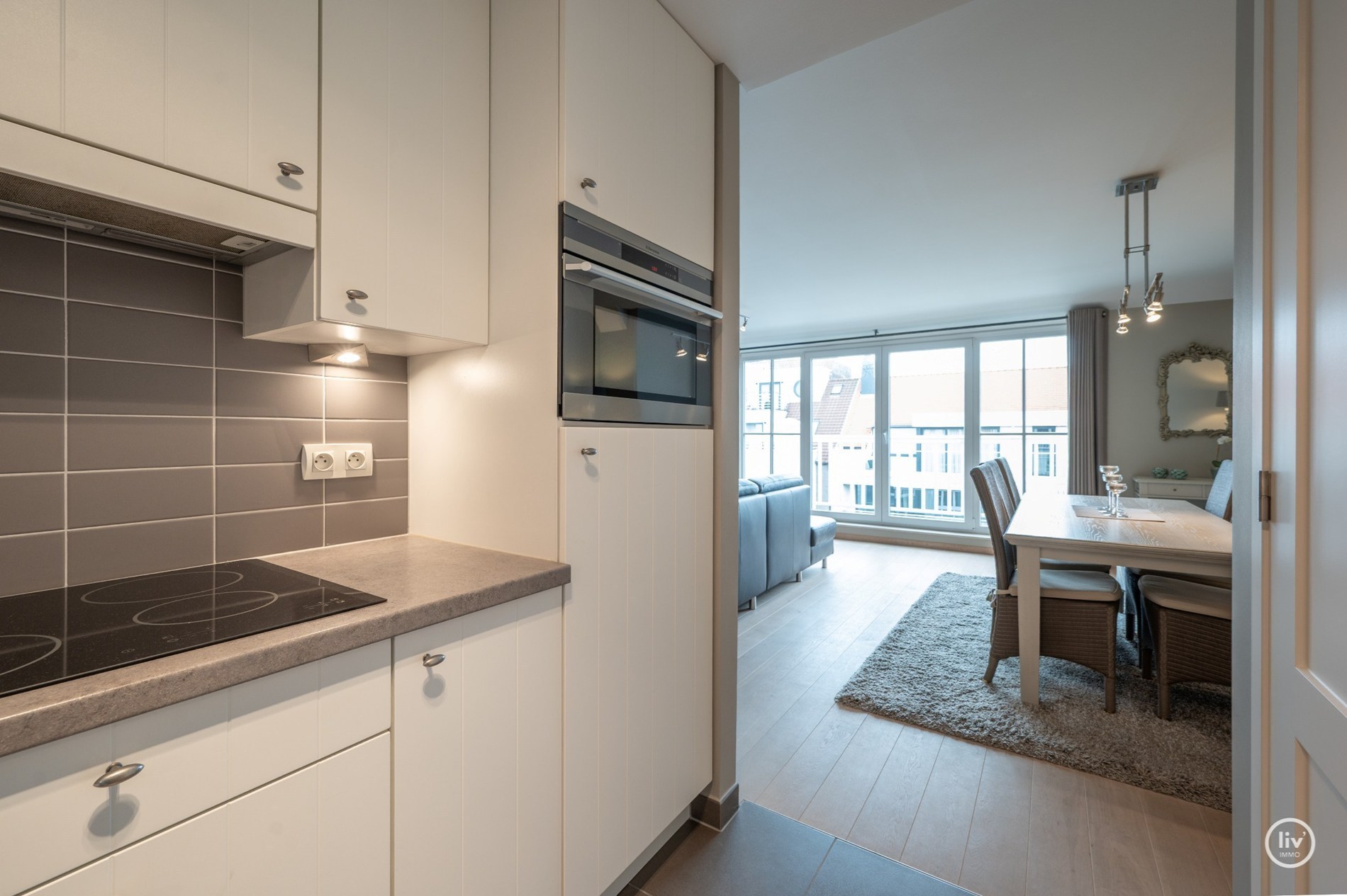 Appartement en duplex prêt à emménager à distance de marche de la digue Albertstrand et de l'avenue Lippens. 