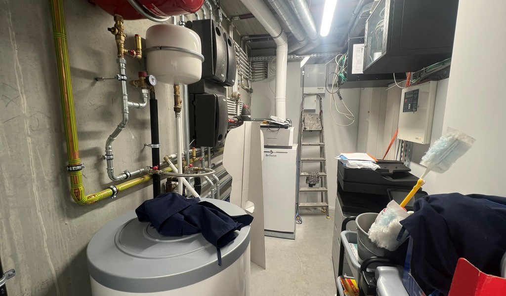 Recent bedrijfsgebouw met prachtige kantoren te huur in Lokeren