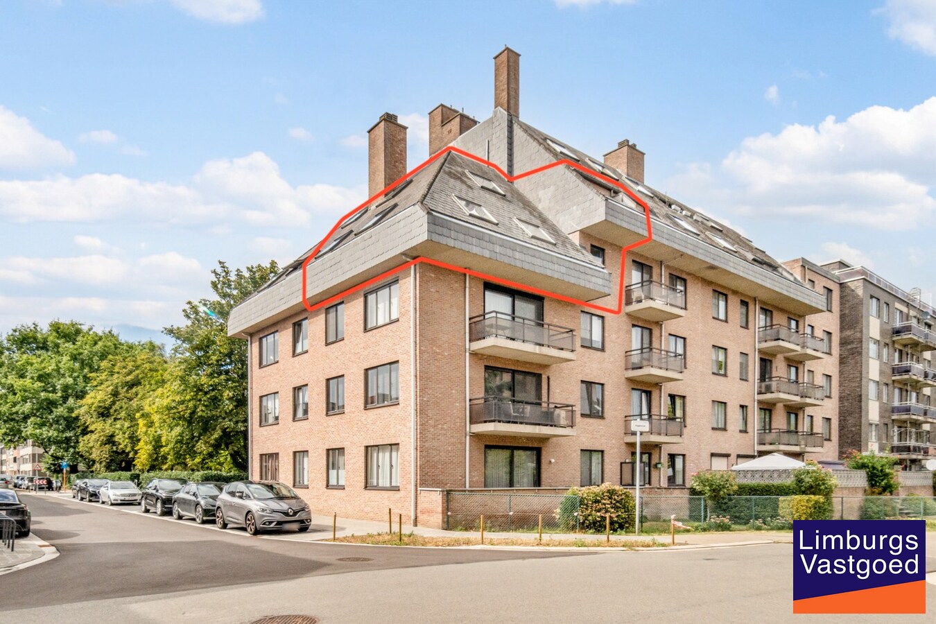 Recent gerenoveerd Duplex appartement met 3 slaapkamers en garagebox in het centrum van Hasselt. 