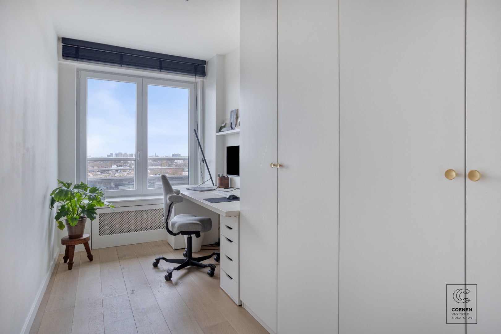 Stijlvol gerenoveerd appartement met 2 slaapkamers &amp; zonnig terras op toplocatie te Berchem 