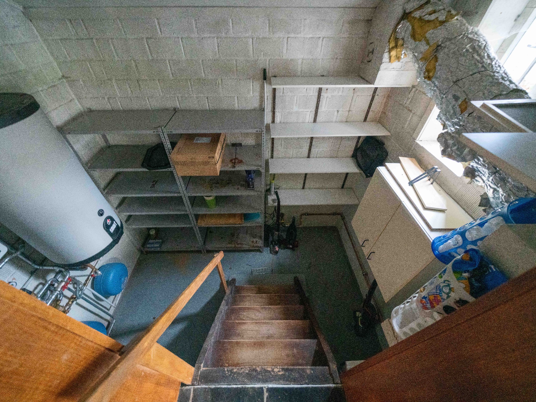 Villa met dubbele garage verscholen in het groen 