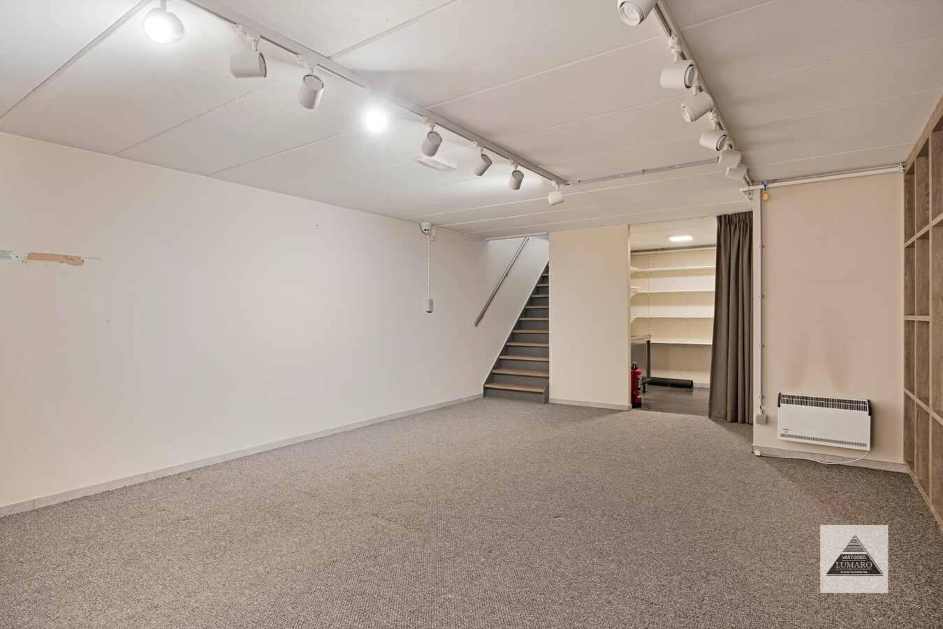 Uitstekend gelegen kantoor-/praktijkruimte van 130 m² + kelder en garage 