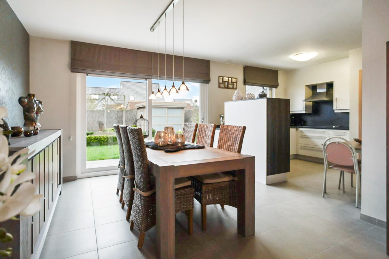 Verrassend ruime, recente woning met 4 slaapkamers en garage 