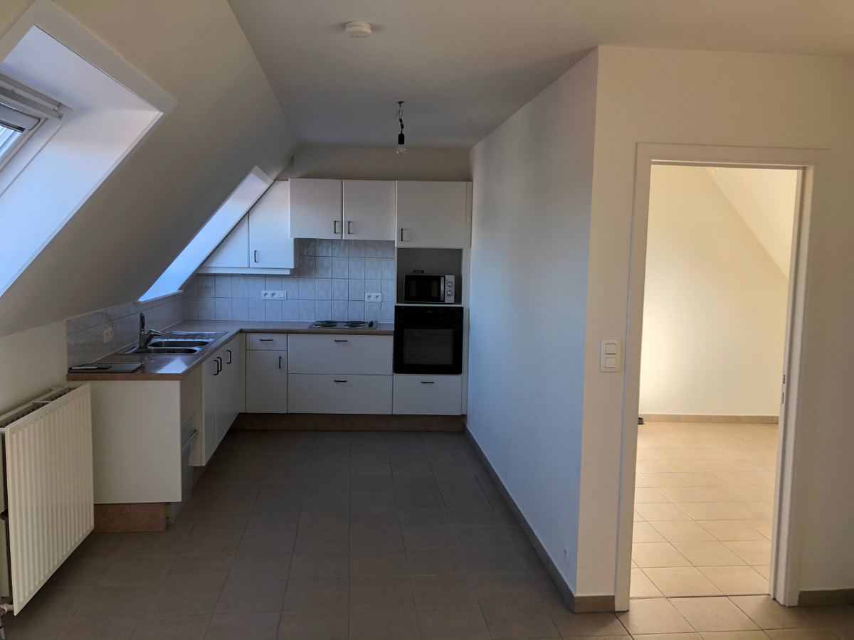 Tijdloos dakappartement met bijzonder ruim terras in centrum Gavere 