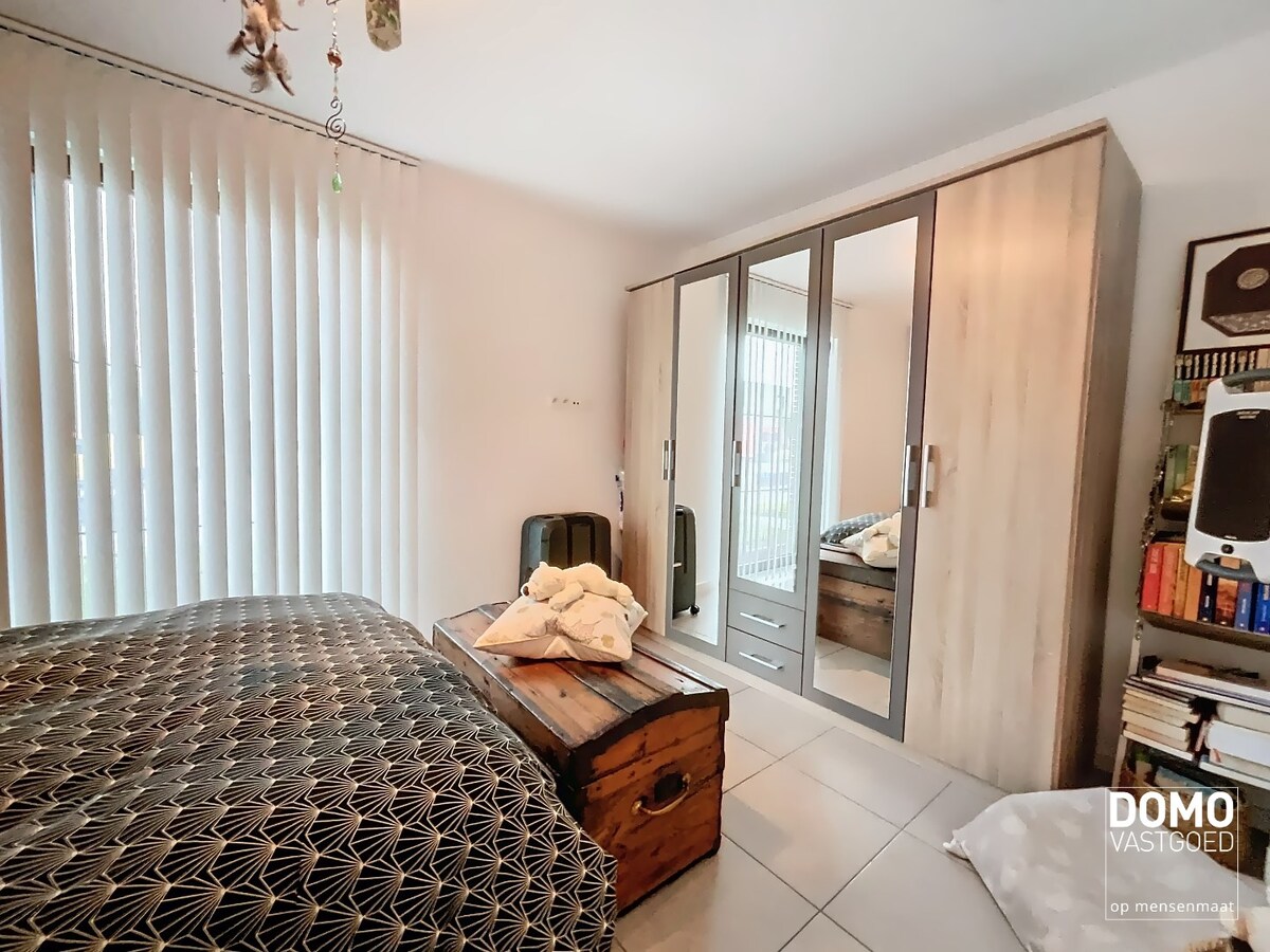 GELIJKVLOERS 1 SLAAPKAMER APPARTEMENT MET TUIN EN ONDERGRONDSE AUTOSTANDPLAATS GELEGEN TE SPALBEEK 