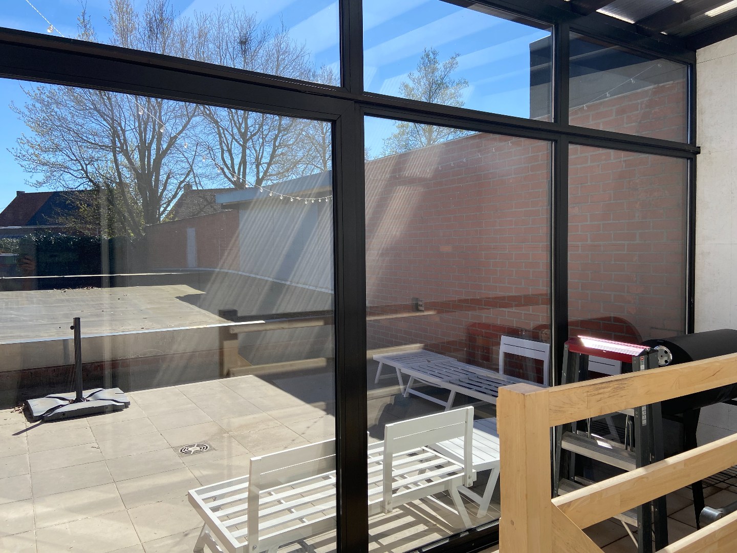 Ruim en centraal gelegen appartement met 3 slaapkamers en dubbele garage te Waregem! 