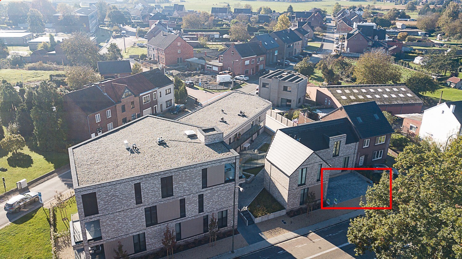 4 Bovengrondse parkeerplaatsen , bij centrum Stokkem 